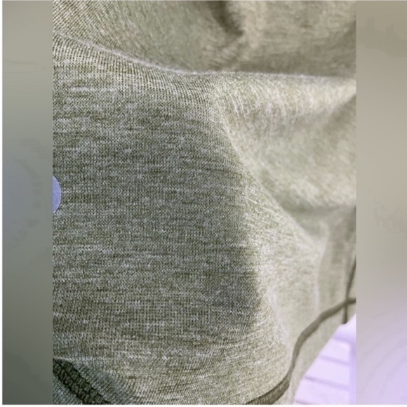 Men’s Lululemon TShirt M - Picture 2 of 3